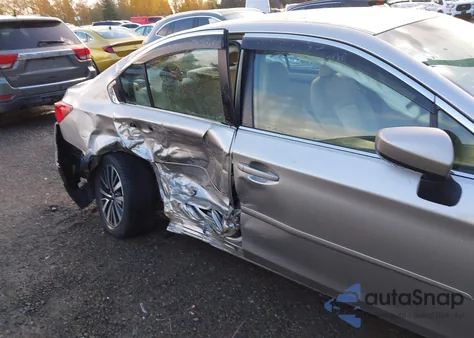 2018 Subaru Legacy 2.5I Premium из США, поврежденный, VIN 4S3BNAC69J3008758